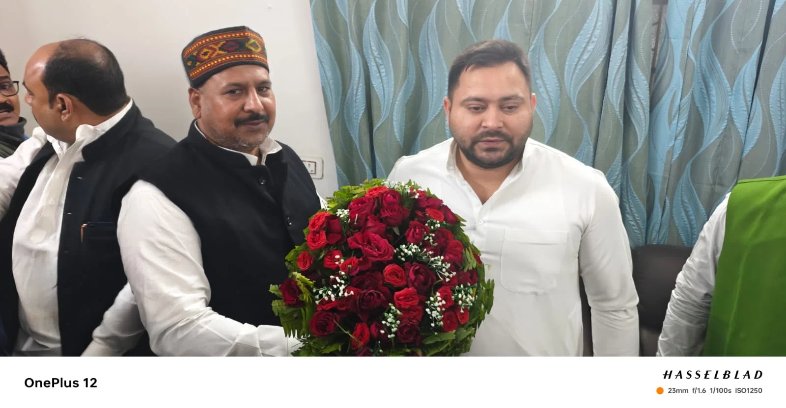 खगड़िया पहुंचे नेता प्रतिपक्ष तेजस्वी यादव,राजद जिलाध्यक्ष मनोहर यादव के नेतृत्व में कार्यकर्ताओं ने किया भव्य स्वागत,5दिसम्बर को खगड़िया के कोशी कॉलेज प्रांगण में करेंगे कार्यकर्त
