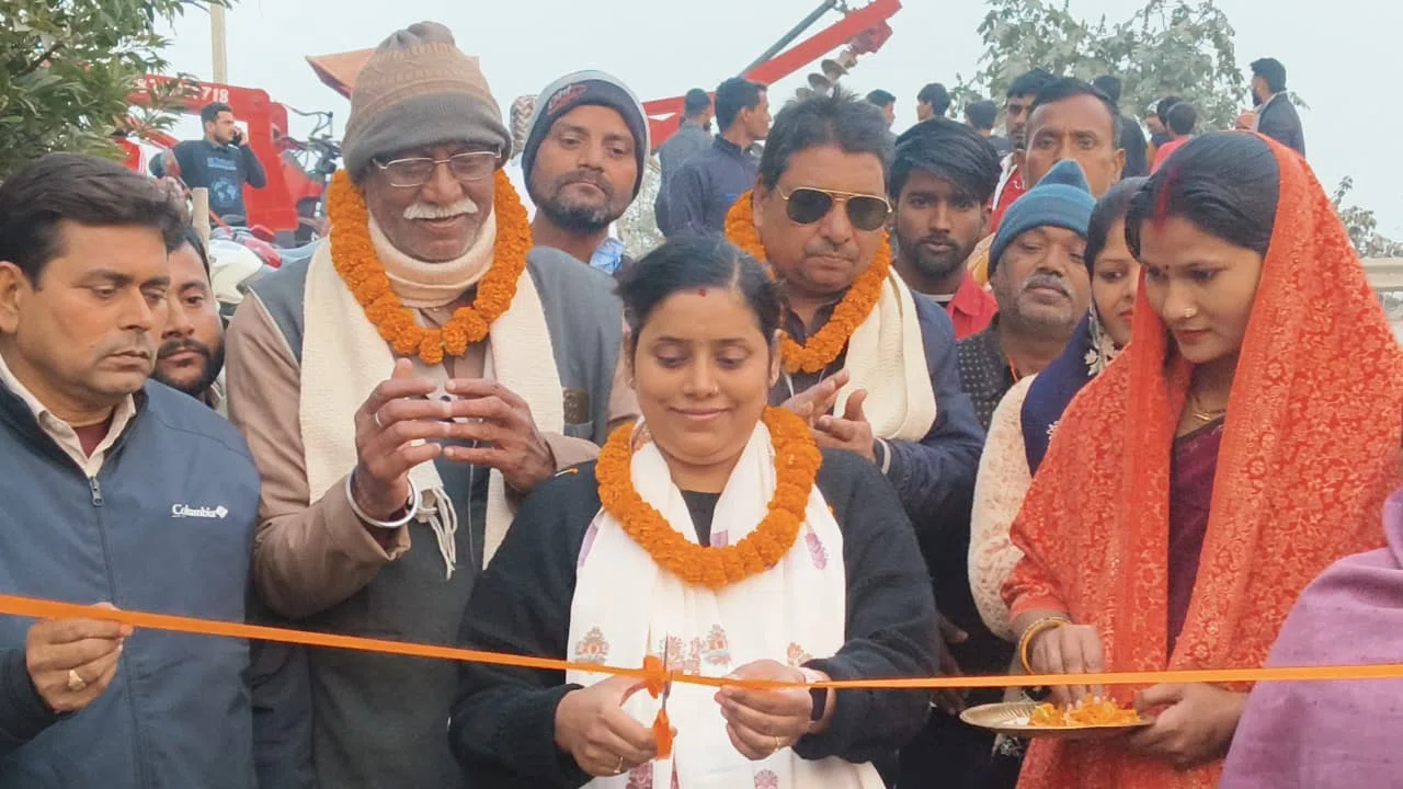 खगड़िया में विकास की रफ्तार तेज़: नगर परिषद ने बिछाया सड़कों का जाल, आवास बोर्ड और चंपा नगर में पीसीसी सड़क का भव्य उद्घाटन