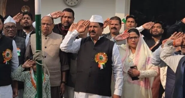 शान, सम्मान और एकता का प्रतीक बना गणतंत्र दिवस समारोह राजद जिला कार्यालय खगड़िया में गरिमामय माहौल में हुआ झंडोत्तोलन