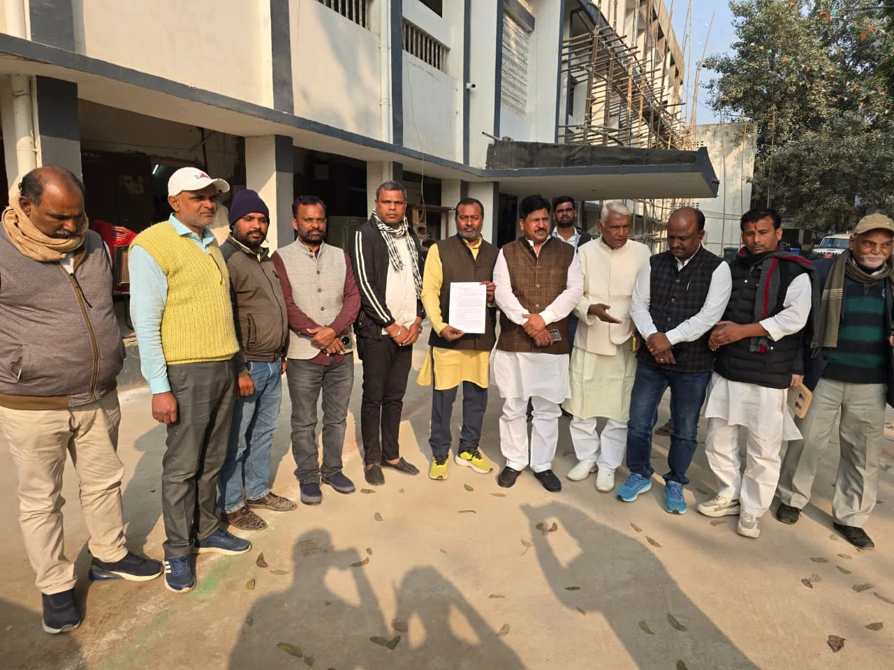 जिले के ज्वलंत सवालों को लेकर डीएम से मिला राजनीतिक-सामाजिक कार्यकर्ताओं का शिष्टमंडल — स्मैक, धरना स्थल और फर्जी मुकदमों पर हुई गंभीर चर्चा, खगड़िया डीएम नवीन कुमार ने त्वरित निष्