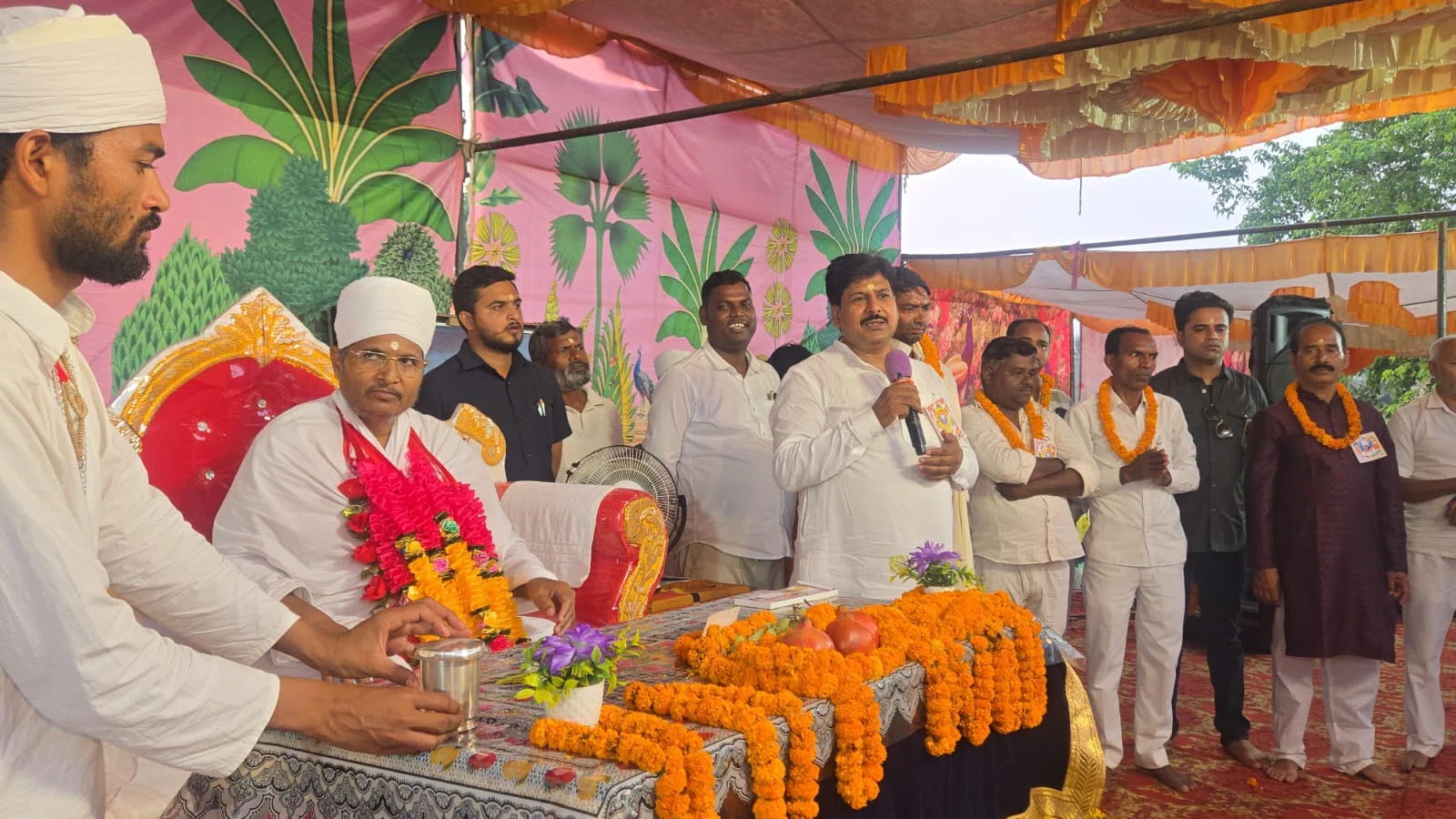सत्संग से बदलती सोच, समाज को मिलती नई दिशा और जीवन को मिलता सच्चा मार्ग” — धुसमुरी विशनपुर में भव्य आयोजन का दूसरा दिन, राजद जिलाध्यक्ष मनोहर यादव ने किया उद्घाटन, राष्ट्रीय संत अस