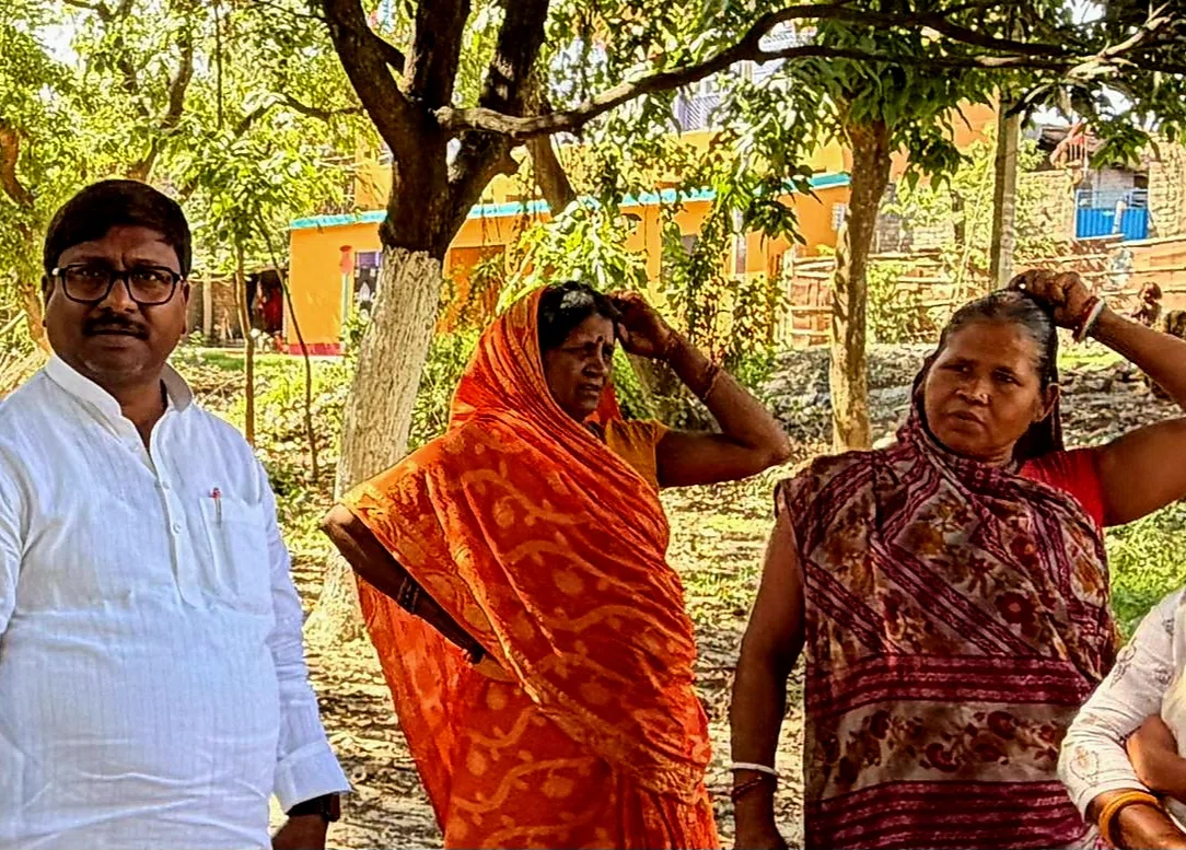 खगड़िया के विधायक बबलू कुमार मंडल ने दिखाई असली संवेदनशीलता: पंचवटी, बगडोव और अरैया के शोकाकुल परिवारों से मिलकर दिया ढांढस, हर संभव मदद का किया भरोसा और ग्रामीणों की समस्याओं को भ