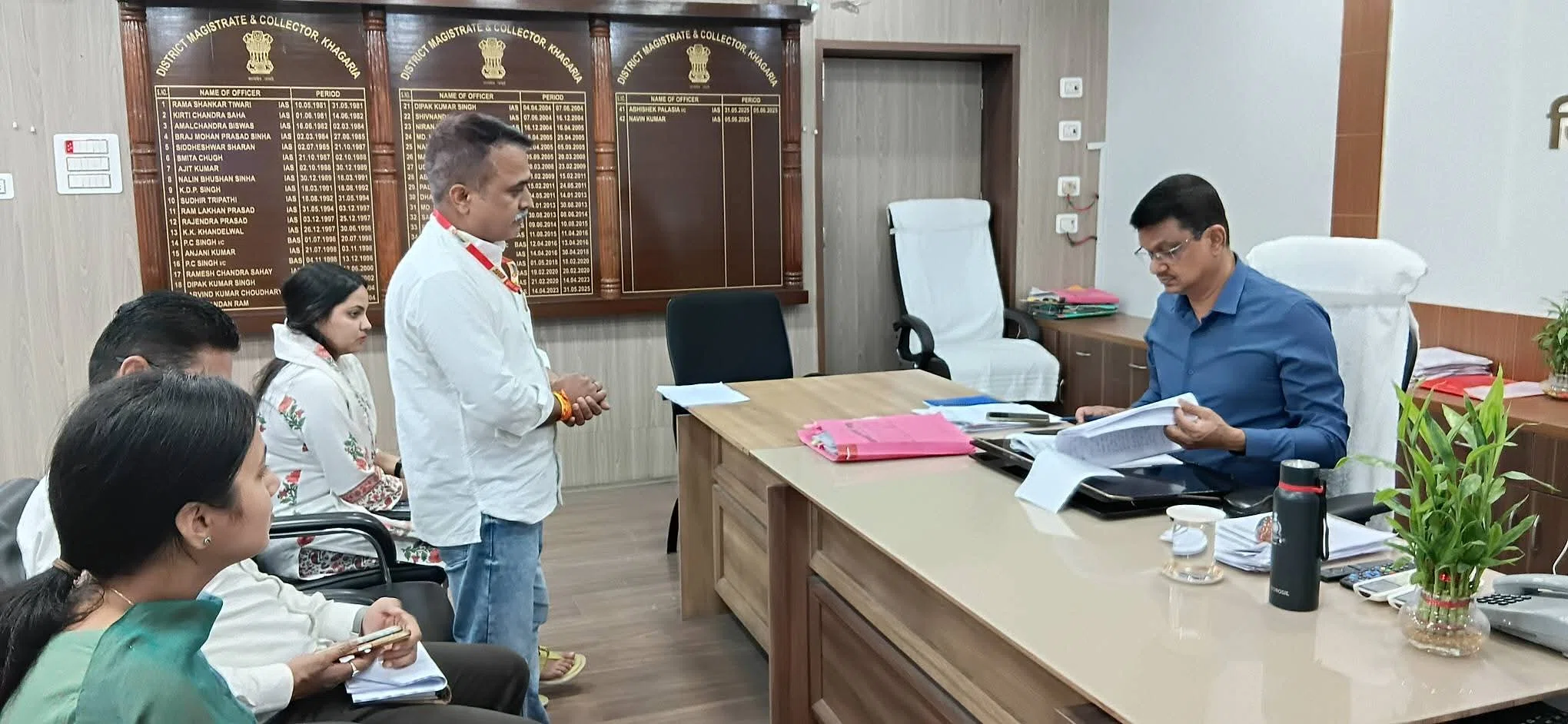खगड़िया में पोखर और सड़क पर अतिक्रमण का आरोप, डीएम से जांच की मांग