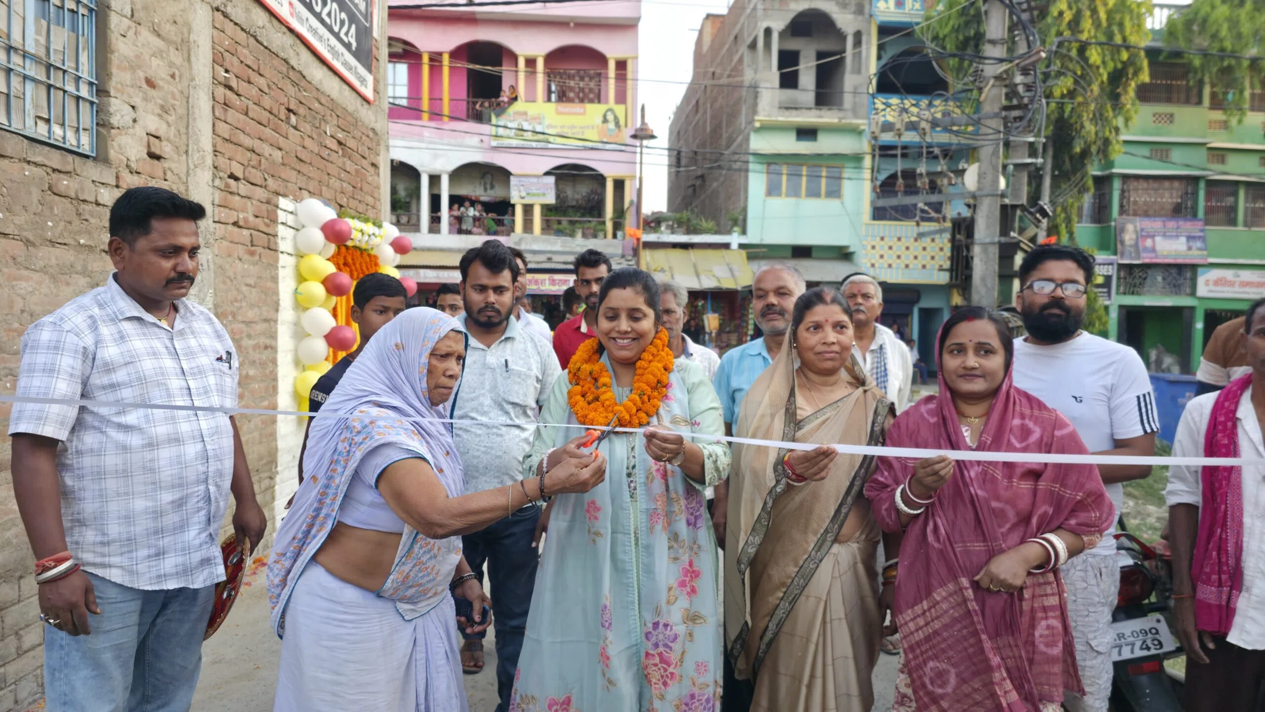 खगड़िया नगर परिषद की विकास क्रांति: वार्ड-32 में 21.48 लाख की लागत से दो भव्य पीसीसी सड़कों का उद्घाटन, वर्षों पुरानी कीचड़ और जलजमाव की समस्या को किया समाप्त, बदल जाएगी क्षेत्र की