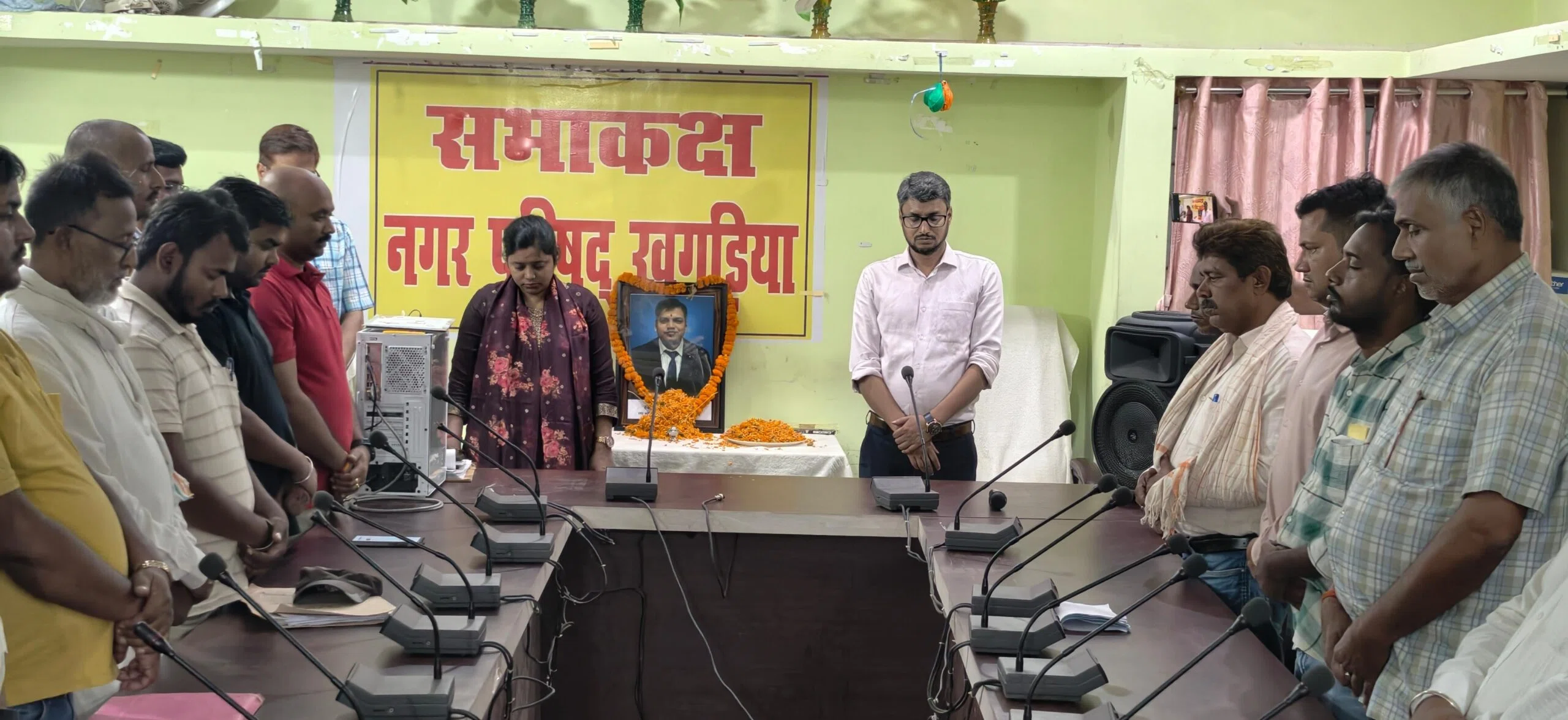 खगड़िया में गूंजा मातम और आक्रोश का सैलाब: नगर सभापति अर्चना कुमारी के नेतृत्व में भावुक शोक सभा, ड्यूटी के दौरान शहीद कार्यपालक पदाधिकारी कृष्ण भूषण प्रसाद को नम आंखों से दी गई श्