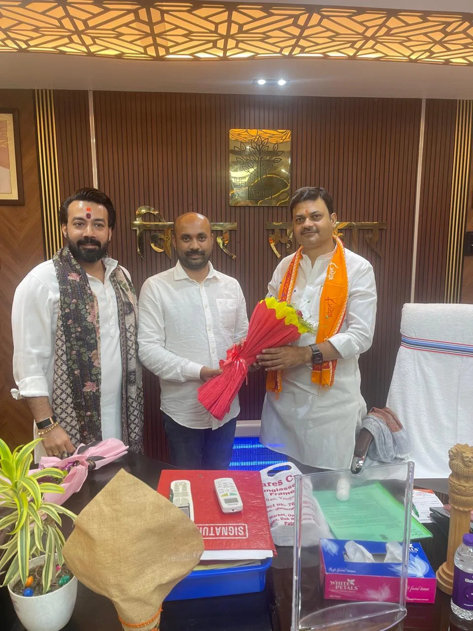 खगड़िया नगर परिषद क्षेत्र की पेयजल समस्याओं को लेकर सांसद राजेश वर्मा ने बिहार सरकार के पीएचईडी मंत्री संजय सिंह से मुलाकात कर मुद्दा उठाया। इस बैठक में सभापति प्रतिनिधि ज्योतिष मि