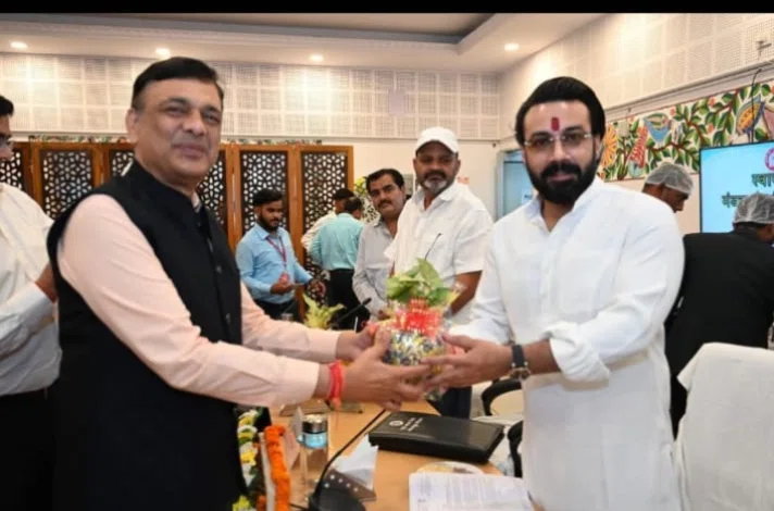 “खगड़िया रेल क्रांति: सोनपुर में गूंजी 42 जनहित मांगों की गूंज, टर्मिनल से नई ट्रेनों तक विकास का ऐतिहासिक रोडमैप, सांसद राजेश वर्मा ने रेलवे संसदीय समिति में रखा अब तक का सबसे बड़