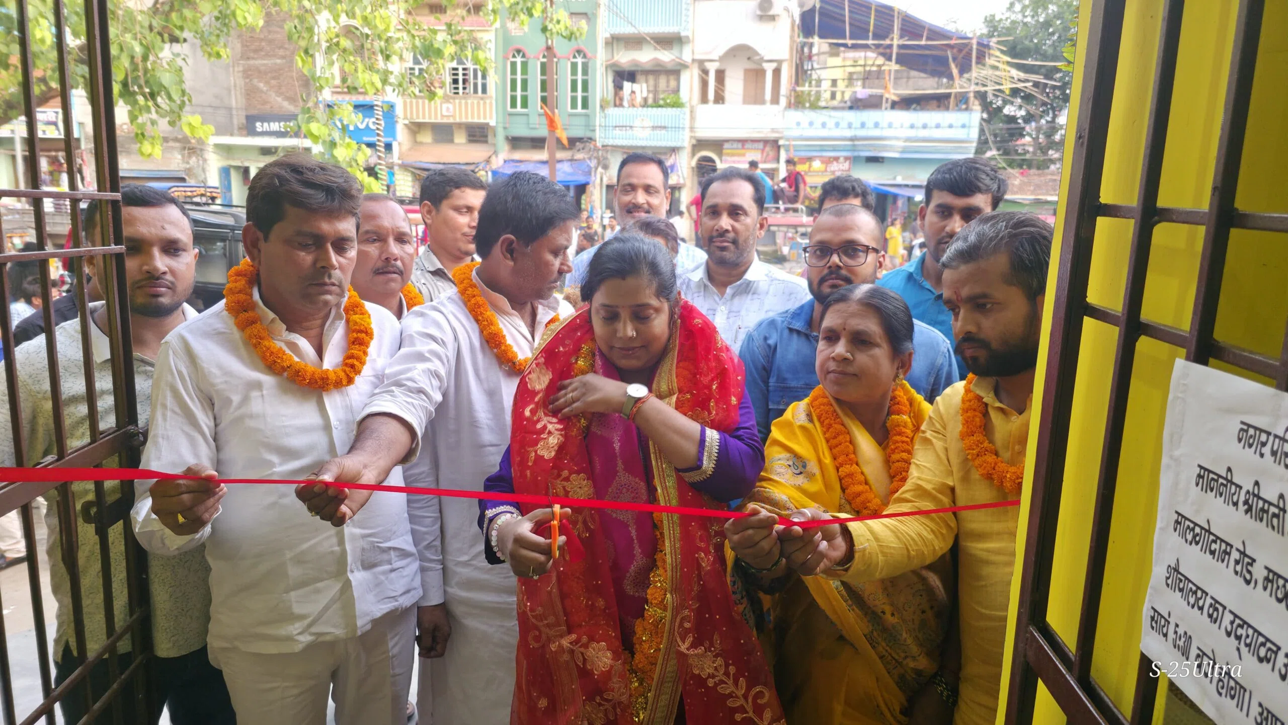 “खगड़िया नगर परिषद ने रचा इतिहास : राजेंद्र चौक से बखरी बस स्टैंड के बीच पहली बार बना अत्याधुनिक सार्वजनिक शौचालय, नगर सभापति अर्चना कुमारी ने किया लोकार्पण — स्वच्छता, सुविधा और व