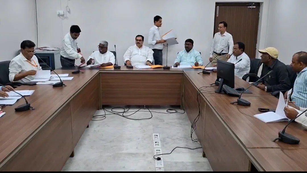 खगड़िया में विकास का बिगुल : सदर अस्पताल को जलजमाव से मुक्ति दिलाने के लिए 16.76 करोड़ की मेगा योजना तैयार, मेडिकल कॉलेज निर्माण को मिली हरी झंडी, स्कूलों में भवन, शुद्ध पेयजल और अ