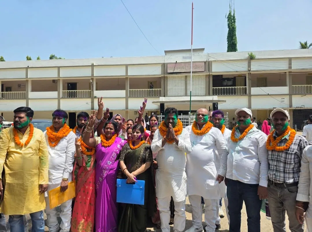 खगड़िया नगर परिषद सशक्त स्थायी समिति चुनाव में बड़ा उलटफेर: 5 में से 4 सदस्य निर्विरोध निर्वाचित, 1 सीट पर जोरदार मुकाबले के बाद मतदान से तय हुआ फैसला — अनुमंडल सभागार में पूरी प्र