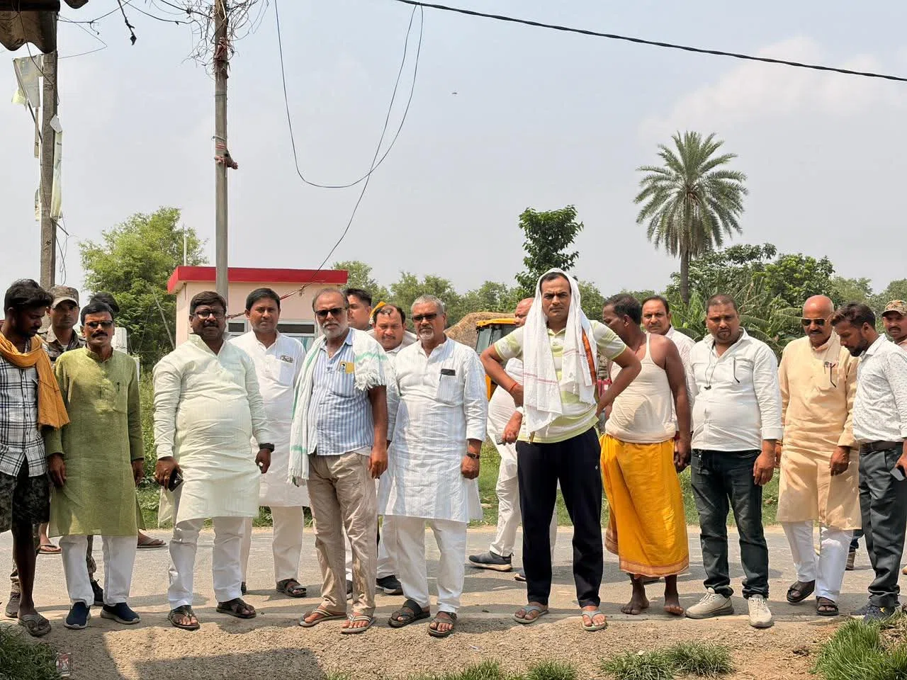 सैदपुर पंचायत में सदर विधायक बबलू मंडल का जनसंवाद, विकास और जनसरोकार के मुद्दों पर ग्रामीणों से की सीधी बातचीत; बोले— जनता की हर समस्या का समाधान मेरी प्राथमिकता