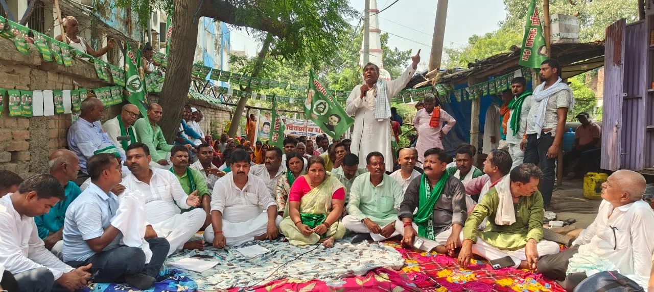 महंगाई की मार, बेरोजगारी की चोट और अपराध के बढ़ते ग्राफ पर फूटा जनता का गुस्सा, खगड़िया में राजद का हल्ला बोल; जिलाध्यक्ष मनोहर यादव ने सरकार को जमकर लताड़ा सभी सरकारी व्यवस्थाओं क
