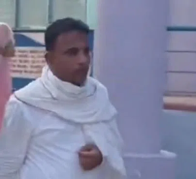 खगड़िया के परबत्ता CO दफ्तर में गुंडागर्दी,रंगदारी नहीं देने पर फाड़े दस्तावेज,दी जातिसूचक गाली,मुख्य आरोपी अनुज सिंह गिरफ्तार,3 फरार,SC/ST एक्ट समेत गंभीर धाराओं में FIR