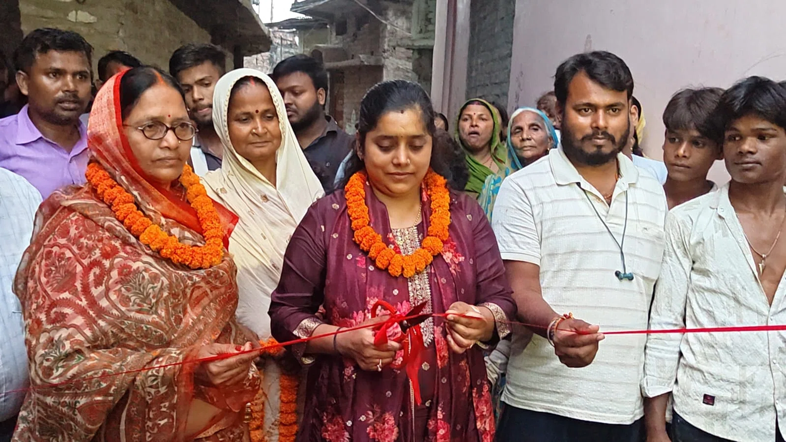 खगड़िया में विकास का बड़ा धमाका: वार्ड संख्या-39 को ₹31.28 लाख की दो महत्वपूर्ण विकास योजनाओं की सौगात, नगर सभापति अर्चना कुमारी ने किया पीसीसी सड़क एवं आरसीसी नाला निर्माण कार्य क