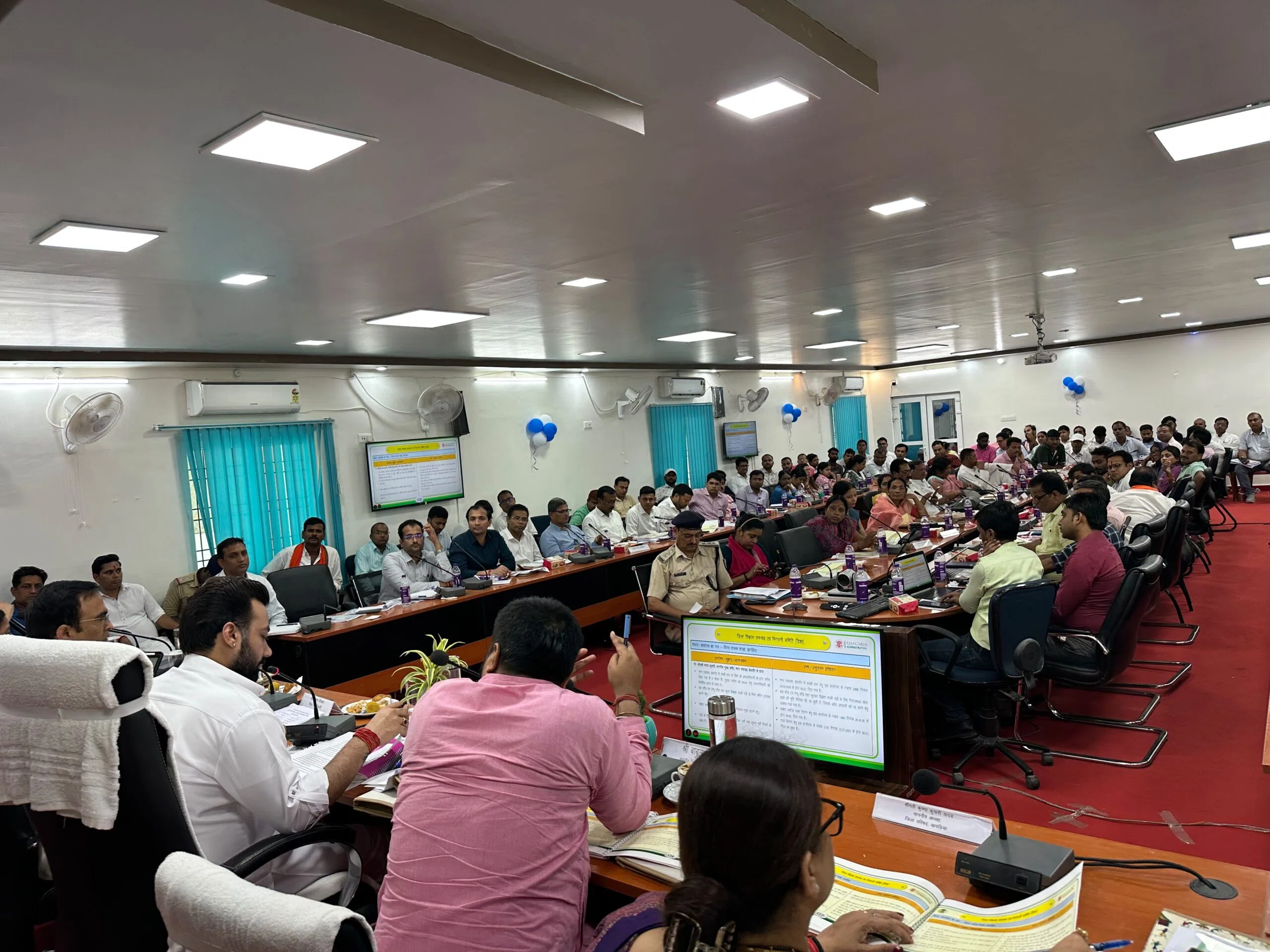 सांसद राजेश वर्मा का रौद्र रूप, भ्रष्ट इंजीनियरों से लेकर फर्जी डॉक्टरों और स्मैक तस्करों तक हड़कंप— 'दिशा' की बैठक में दहाड़ते हुए सांसद ने अधिकारियों को दी खुली चेतावनी, जनता के