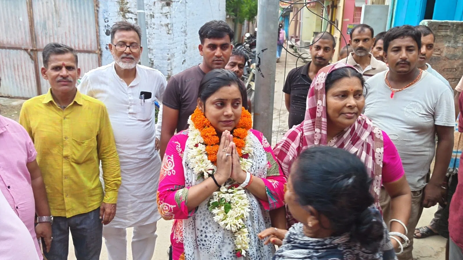 खगड़िया नगर परिषद के विकास अभियान को मिली नई उड़ान: पोस्ट ऑफिस रोड स्थित काली मंदिर गली में ₹21.88 लाख की लागत से पीसीसी सड़क एवं आरसीसी नाला निर्माण योजना का हुआ भव्य शिलान्यास, न