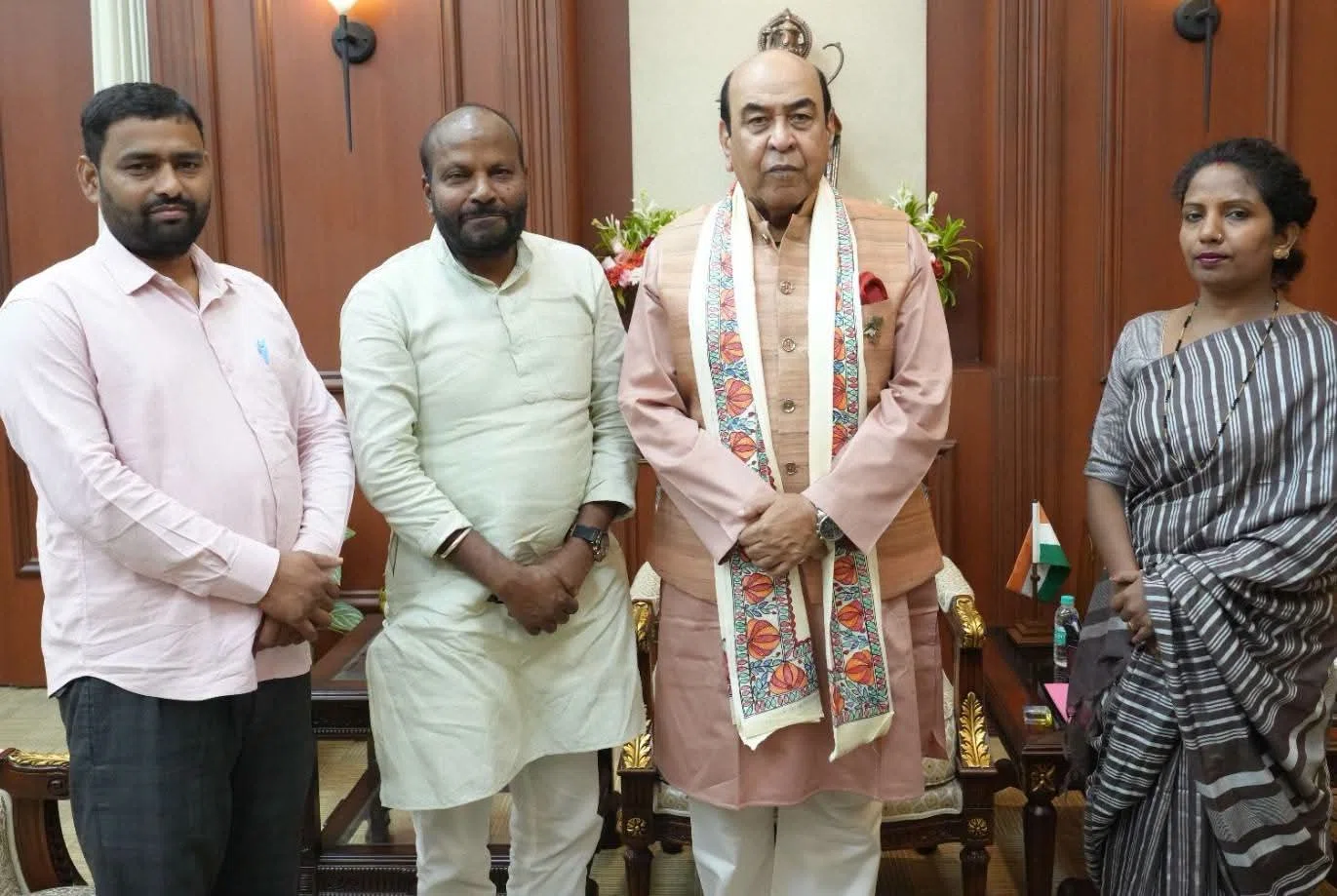 1034 एकड़ संस्कृत महाविद्यालय भूमि बंदोबस्ती में कथित घोटाले की गूंज राजभवन तक, विधायक ई. इंद्रजीत प्रसाद (आई.पी.) गुप्ता ने राज्यपाल से मिलकर उच्चस्तरीय जांच और दोषियों पर सख्त का