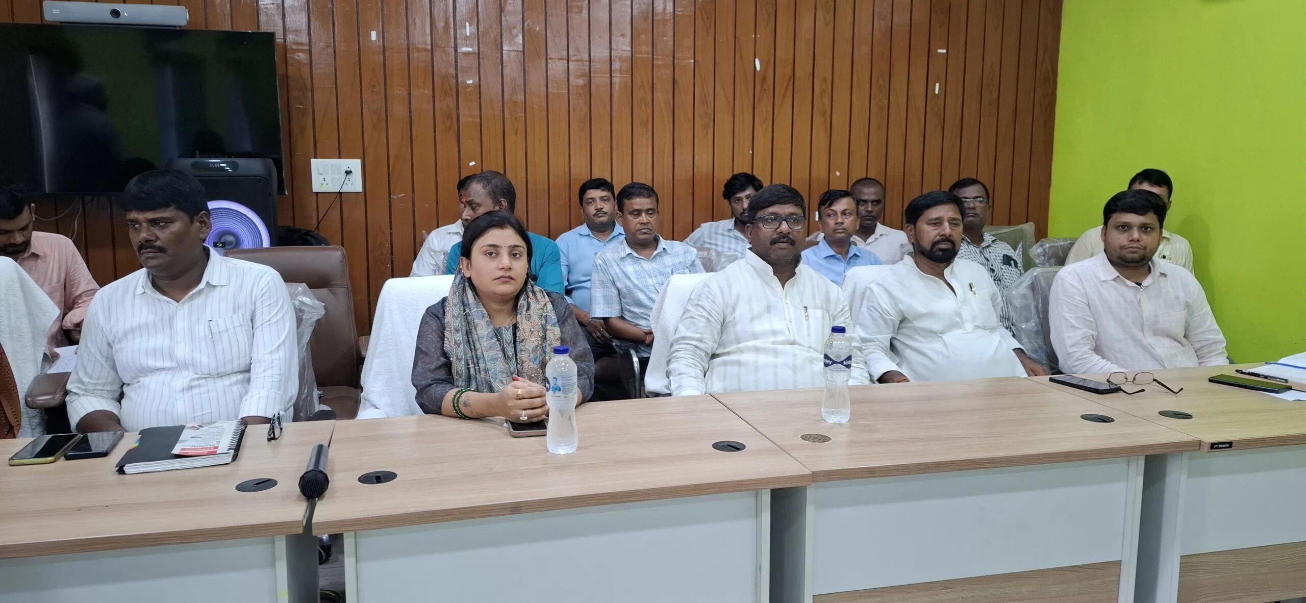 खगड़िया सदर पंचायत समिति की बैठक में विधायक बबलू मंडल का दिखा सख्त तेवर,विकास योजनाओं की बारीकी से की समीक्षा; हर पंचायत में नल-जल की नियमित आपूर्ति सुनिश्चित करने का निर्देश,जर्जर