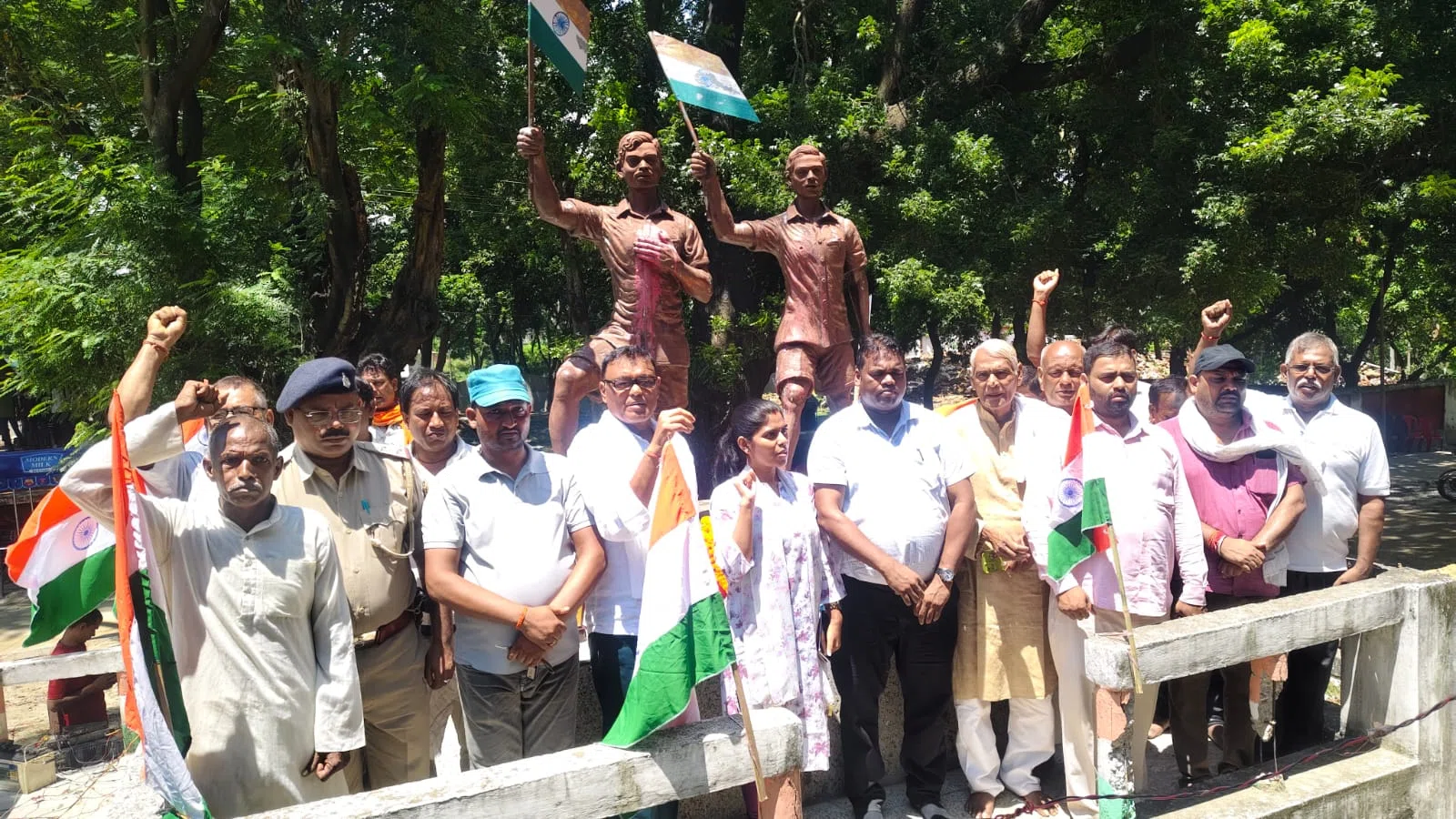 अंग्रेजी हुकूमत से लोहा लेकर 13 अगस्त 1942 को शहीद हुए धन्ना-माधव को मिला ऐतिहासिक सम्मान! मानसी से खुटिया, एकनियां होते परमानंदपुर तक की सड़क अब ‘शहीद धन्ना-माधव पथ’ के नाम से होग