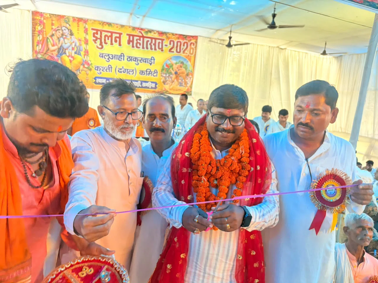 खगड़िया के बलुआही ठाकुरबाड़ी में झूलनोत्सव पर गूंजा दंगल का बिगुल, सदर विधायक बबलू मंडल ने किया चार दिवसीय अंतर्राज्यीय कुश्ती प्रतियोगिता का भव्य उद्घाटन; 14 लाख के स्टील शेड से ग