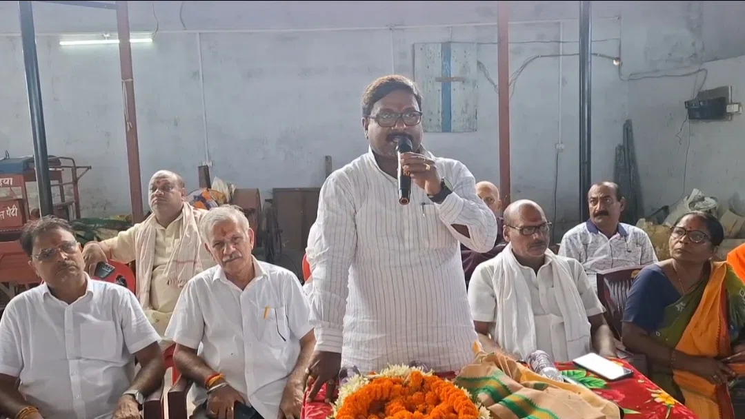 गोशाला परिसर को मिली 14 लाख 99 हजार की बड़ी सौगात, बनेगा आधुनिक छतदार चबूतरा; सदर विधायक बबलू कुमार मंडल ने किया शिलान्यास, बोले— "राजनीति नहीं, खगड़िया का समग्र विकास ही मेरा संकल