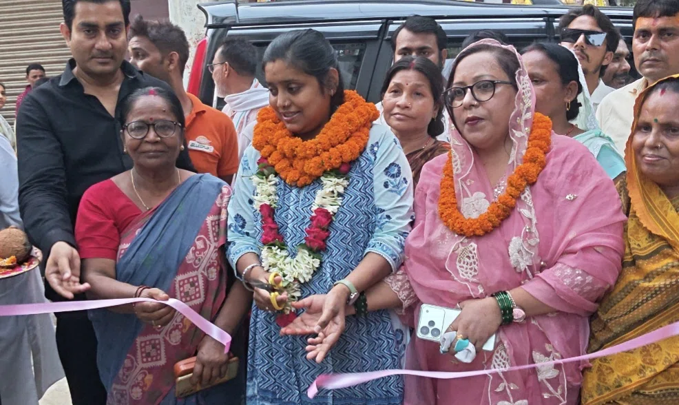 वार्ड 22 में विकास का बड़ा धमाका! ₹13.04 लाख की लागत से सड़क-नाला तैयार, नगर सभापति अर्चना कुमारी ने किया भव्य उद्घाटन; नाला रोड की बदली तस्वीर, अब सुगम होगा आवागमन और जलजमाव से मि